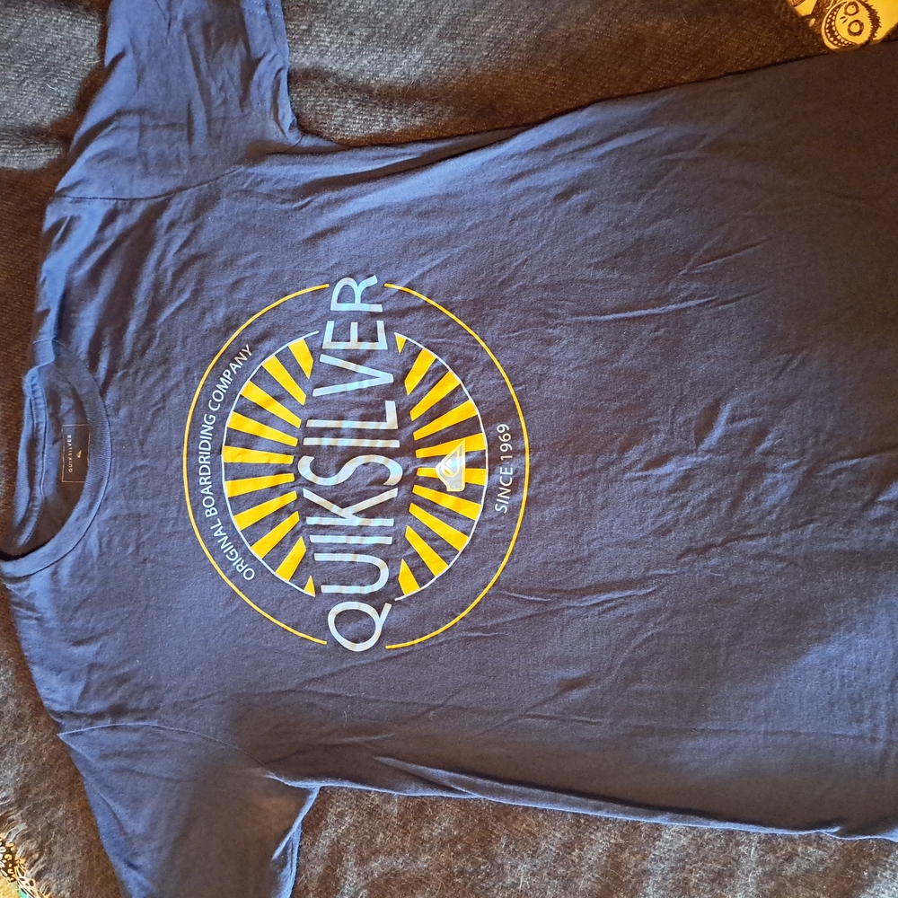 Quiksilver Navy Tee with Yellow and White Graphic